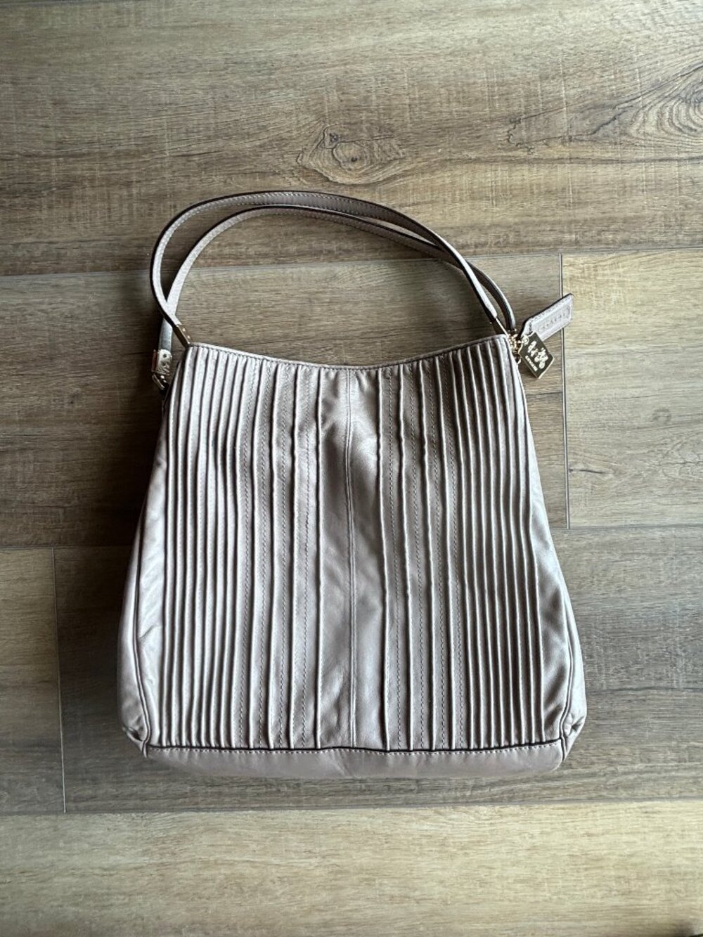 Coach Pleated Leather Shoulder Bag Taupe Gray Purple Lining Large Hobo Tote